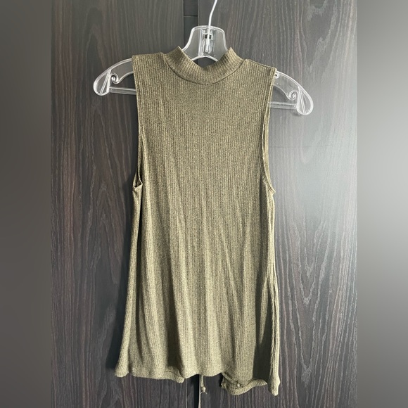 Tie Up Back Sleeveless Turtle Neck - Picture 2 of 2